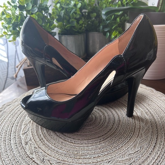 Mark Fisher Black Patent Leather Peep Toe Heels Platform Pumps sz 9.5 - Picture 2 of 5